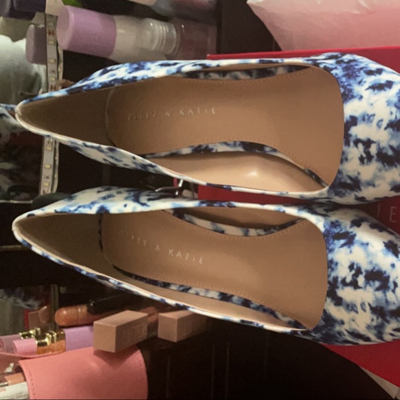 Sexy pumps. Brand new. Never worn. With box. 2 3/4 heel height. - Picture 3 of 4